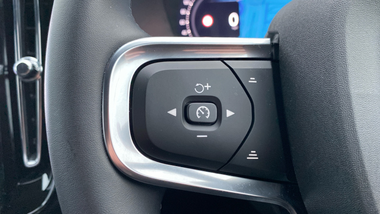 Volvo XC40 2.0 B3P Plus Black Edition 5dr Auto Petrol Estate